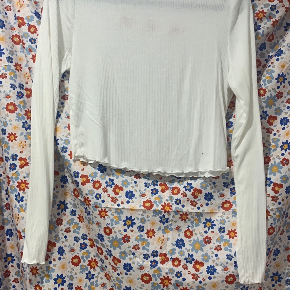 White long sleeve crop top